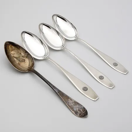 Neljä ruokalusikkaa, osa kaiverrettu, pituudet 203-210mm, 813, Paino: 182,5 g