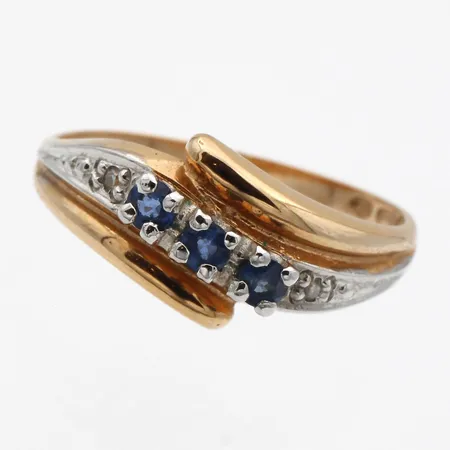 Timanttisormus kivillä 2xn.0.005ct, koko 16½, 585br kelta- ja valkokultaa,  Paino: 1,9 g
