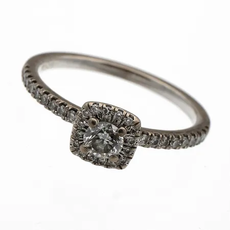 Timanttisormus 1xn.0.26ct 18xn.0.01ct 16xn.0.005ct, koko 18, 585 valkokulta,  Paino: 2,7 g