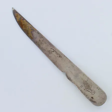 Hopeinen kirjeveitsi, käytön jälkiä, kaiverrettu, pituus 162mm, 813,   Paino: 26,7 g