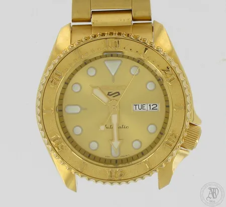 Teräsrannekello Seiko 5, 4R36-08EO, automaatti, rannekkeesta puuttuu toinen jousi, kunto muuten hyvä. 