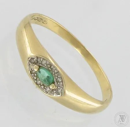 Kivisormus timanteilla 8xn.0.005ct (osa timanteista viallisia), koko 17½, 585br,  Paino: 1,6 g