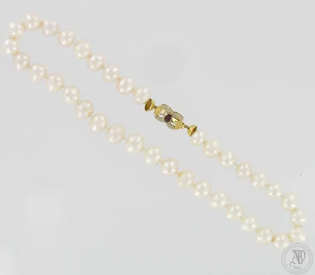 Helmikaulanauha timantti-rubiini-lukolla 16xn.0.01ct, helminauhassa kulumaa, helmien Ø n.12-13mm, pituus 50cm, 750br,  Paino: 102,7 g