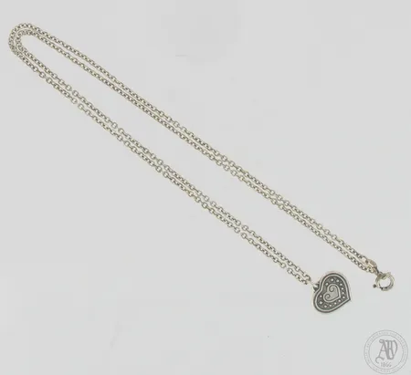 Kaulaketju ja riipus Kalevala Koru, Euran Sydän, ketjun pituus 60cm, riipuksen korkeus 17mm, 925 Paino: 7,4 g
