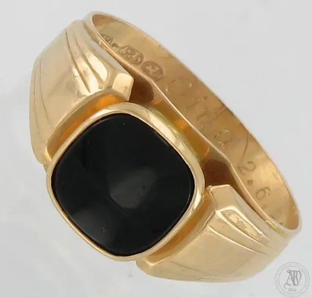 Onyx-kantasormus, kaiverrettu, koko 21¾, 585br,  Paino: 3,3 g