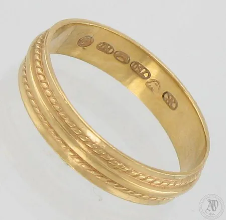 Kuvioitu sormus, Kalevala Koru, koko 19½, vuodelta 1966, 750,  Paino: 3,7 g