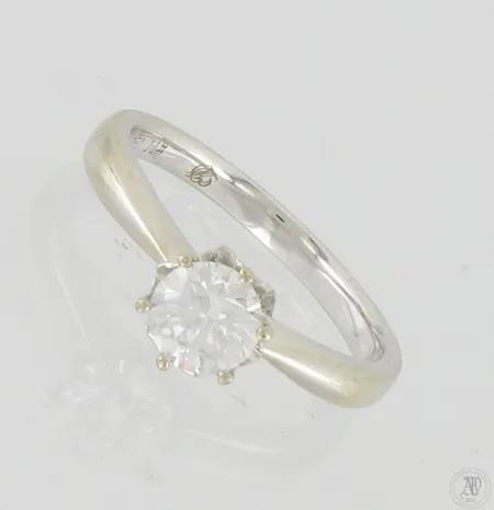 Timanttisormus 1xn.0.53ct, koko 15¾, 750 valkokulta,  Paino: 2,6 g