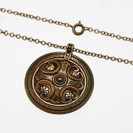 Kaulakoru, Kalevala Koru, riipus-32, ketjun pituus 61cm, riipuksen korkeus 37mm, pronssia