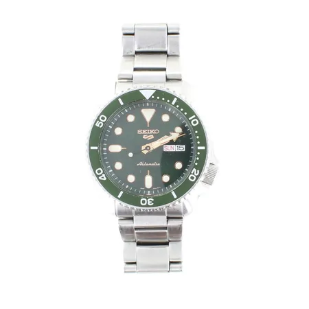 Teräsrannekello, Seiko 5 Sports, automaatti, rungon Ø 43mm, lasissa naarmuja, ref. SRPD63K1, ranneke venynyt, kulunut ja lukko löystynyt, pituus 180mm