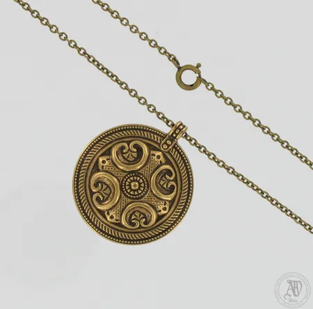 Kaulakoru Kalevala Koru, Räisälän riipus, riipuksen korkeus 37mm, ketjun pituus 62cm, pronssia