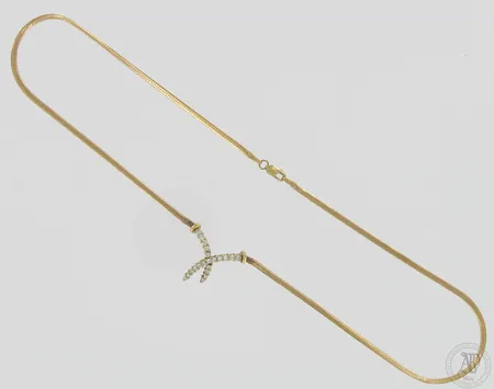 Kivikaulakoru, pituus 42cm, ketjussa yksi vääntymä, 375br, 