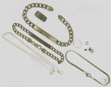 Viallisia koruja, 830-925,  Paino: 46,5 g