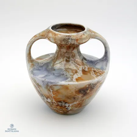 Maljakko Arabia, lysterilasite, tuotannossa 1928-1932, korkeus 17cm. Lähetetään postipakettina.