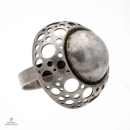 Sormus, design Liisa Vitali, "Nuppu", Westerback, koko 18¼, vuodelta 1970, 925, Paino: 10,1 g