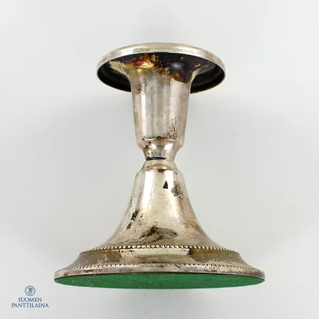 Kynttilänjalka, kaiverrettu, korkeus 86mm, 830br,  Paino: 140,7 g