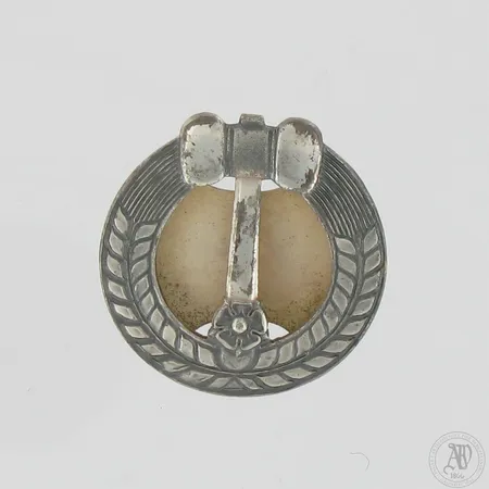 Rintamerkki, kaiverrettu, korkeus 36mm, 830,  Paino: 12,9 g