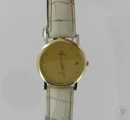 Teräsrannekello Omega De Ville, 54629329, nahkarannekkeessa kulumaa, quartz:paristo loppunut, kaiverrettu, Ø 32mm, taulun reunassa kaksi kolhua.