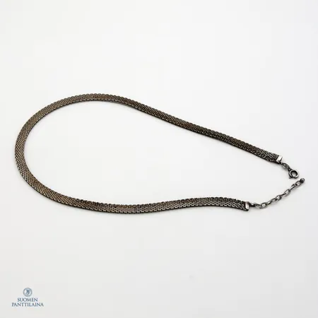 Kaulaketju, käytön jälkiä, pituus 42,5-46,5cm, leveys 6,2mm, vuodelta 1959, tekijänleima HGr, 813,  Paino: 30,1 g