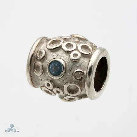 Riipus sinisellä Topaasilla, Kalevala Koru, Lapsi-koru, korkeus ja leveys 10mm ja 14mm, 925br Paino: 6,7 g