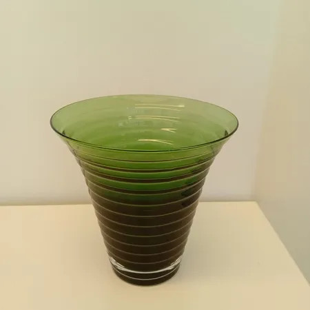 Maljakko Iittla, Aino Aalto, vihreä, korkeus 160mm, Ø 75-160mm.