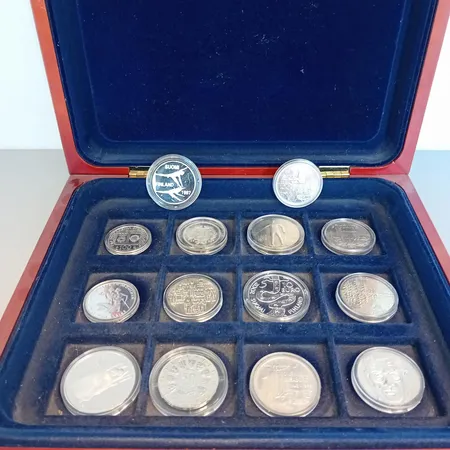 14  hopea rahaa ja mitalia, Suomi, Canada, Saksa, Jugoslavia ja Itävalta, 500 - 925,  Paino: 307,3 g