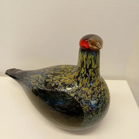 Lasilintu, signeeraus Oiva Toikka Nuutajärvi, Metso, korkeus 19cm, pituus 28cm. 