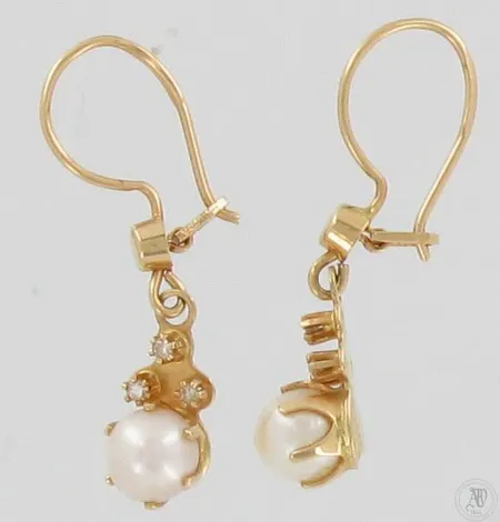 Helmikorvakorut kivillä, korkeus 30mm, 585br,  Paino: 1,8 g