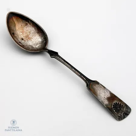 Jälkiruokalusikka, Musla, kaiverrettu, pituus 170mm, 813, Paino: 31,3 g