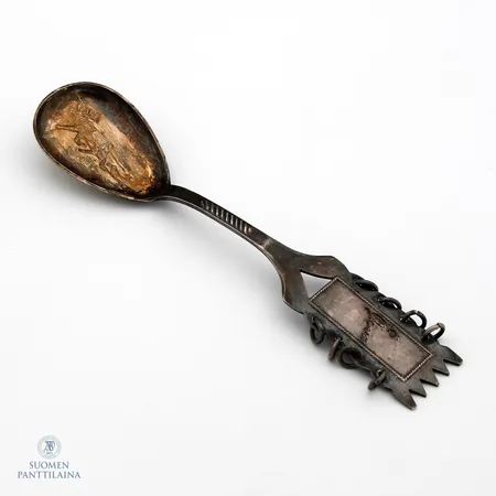Suolalusikka, kaiverrettu, pituus 127mm, Auran Kultasepät Oy, 813,