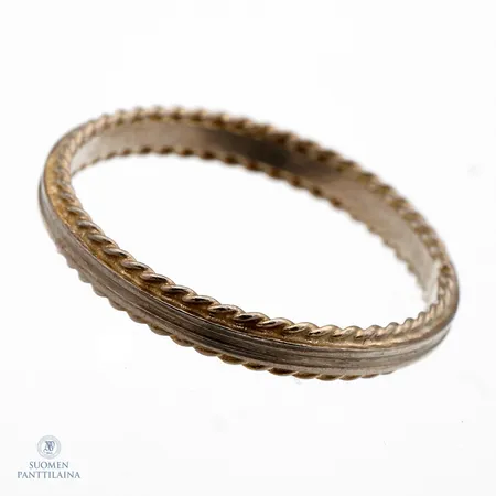 Sormus, Kalevala Koru, Uskelan Isokylän sormus, koko 20¼, leveys 3mm, valkokulta, 750,  Paino: 3 g