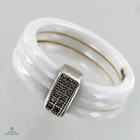 Sormus kivillä, koko  16½, 925BR,  Paino: 4,5 g