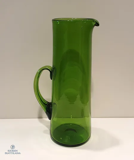 Kaadin Kumela, 116 kaadin, 1.5 l, korkeus 28.4 cm, naarmuja ja kahvan liitos kohdasta puuttuu pala