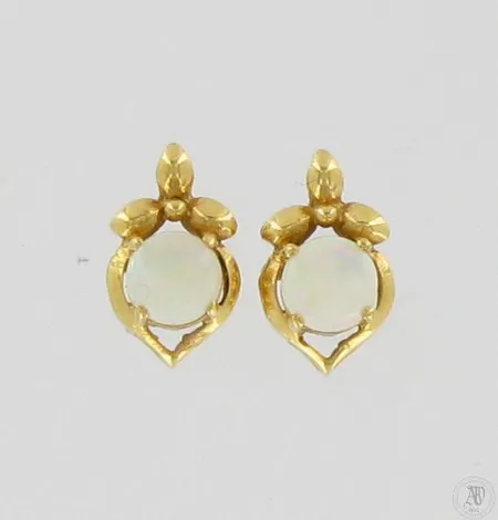 Kivikorvakorut, korkeus 11mm, toinen tausta 585, 750br,  Paino: 1,5 g