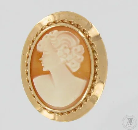 Camee-rintaneula riipuslenkillä, Anna-lehti 35v-kaiverrus, korkeus 26mm, 585br,  Paino: 3,4 g