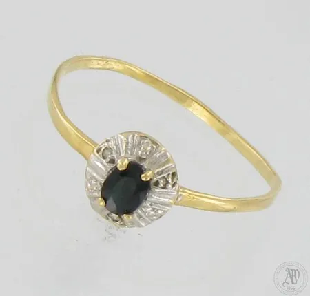 Kivisormus timanteilla 3xn.0.005ct, koko 17¼, runko vääntynyt, 585br,  Paino: 1 g