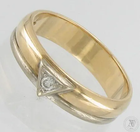 Timanttisormus 1xn.0.04ct, koko 17, leveys 4mm, käytön jälkiä, 585,  Paino: 4,1 g