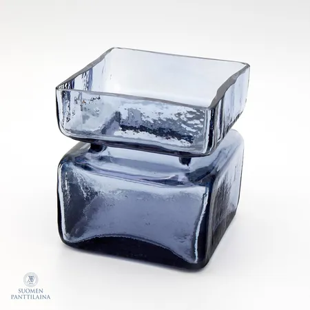 Maljakko, Riihimäen Lasi, Pala, design Helena Tynell, korkeus 11,5cm, leveys 105x105mm