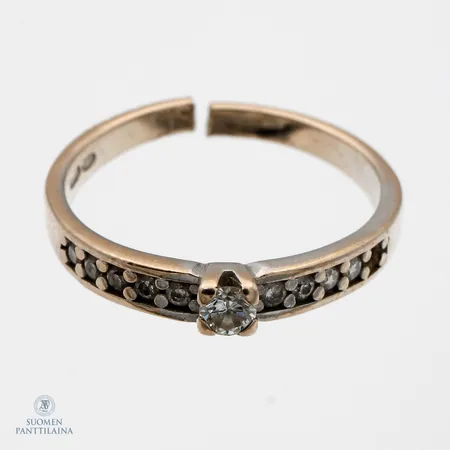 Viallinen timanttisormus 1xn.0.07ct 9xn.0.01ct (yksi puuttuu), 585 valkokulta, Paino: 1,8 g
