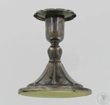 Kynttilänjalka, kaiverrettu, korkeus 100mm, Auran Kultaseppä Oy, 813br, Paino: 174,2 g