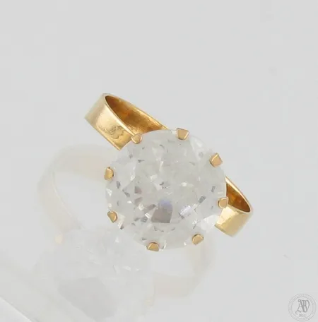 Kivisormus, koko 18¾, leveys 2-4mm, 585br, Paino: 3,1 g