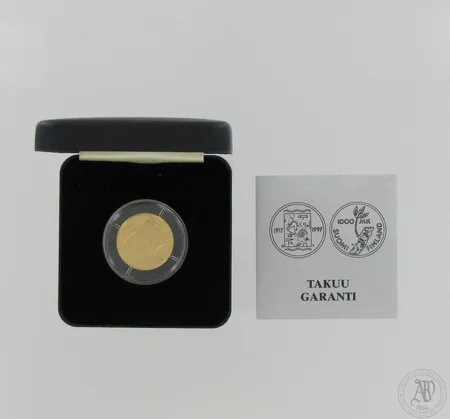 Kultaraha Itsenäisyyden 80-vuotisjuhlaraha, Suomi 1997, nimellisarvo 1000 markkaa, 900, Paino: 8,6 g Paino: 8,6 g