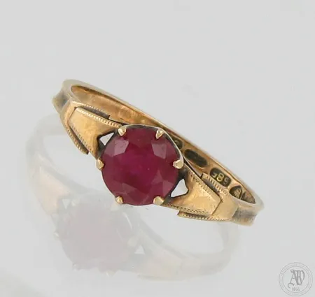 Kivisormus, koko 17¼, leveys 2-6mm, 585br,  Paino: 1,6 g