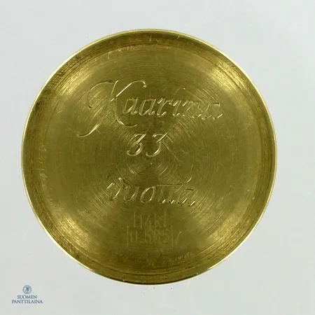 Kultalaatta, Ø 20,8mm, kaiverrettu, 585,  Paino: 1,1 g