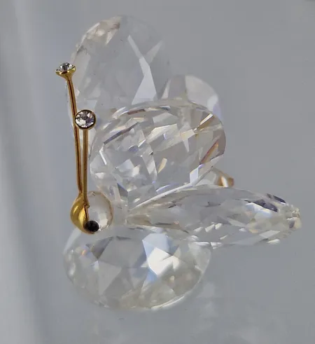 Kristallikoriste, Swarovski, korkeus 35mm, leveys 30mm. 