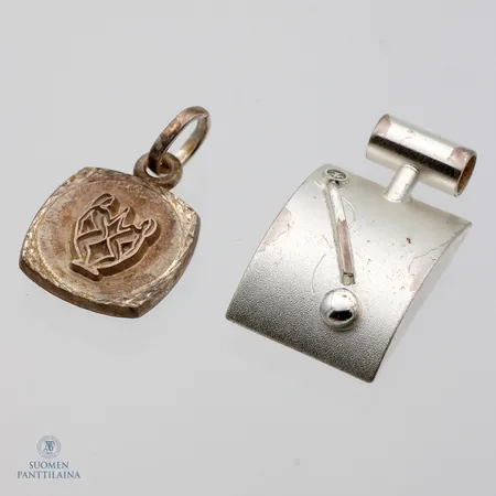Kaksi riipusta toisessa kivi, korkeudet 23- ja 28mm, 925br,  Paino: 10,2 g