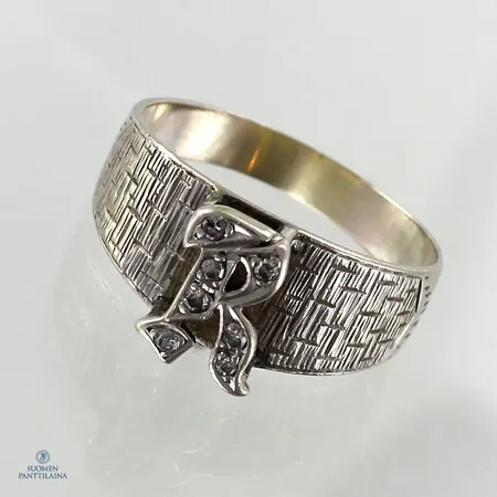 Timanttisormus 7xn.0.005-0.01ct, koko 19, 750 valkokulta,   Paino: 3,8 g