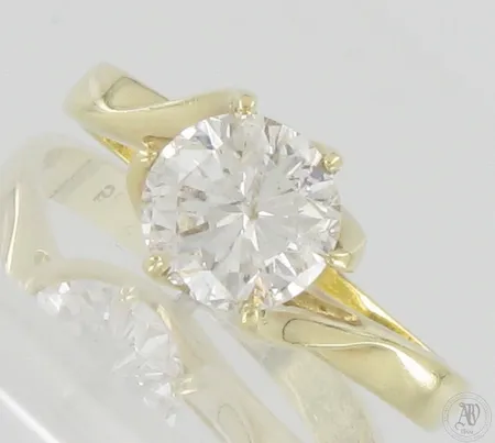Timanttisormus 1xn.1.60ct, timantin reunuksessa n. 1mm lohkeama, istutus löystynyt, koko 18¼, 585br,  Paino: 4 g
