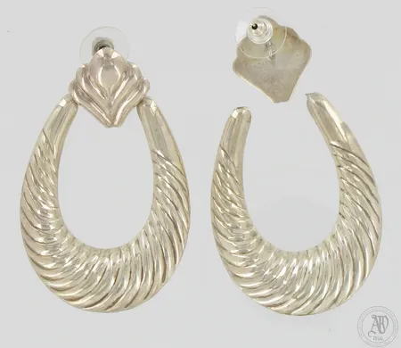 Korvakorut, toinen viallinen, korkeus 60mm, 925br Paino: 16,8 g