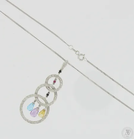 Kivikaulakoru timanteilla 71xn.0.005ct, riipuksen korkeus 53mm, ketjun panssarikaulaketjun pituus 45cm, 585br valkokulta,  Paino: 6,1 g