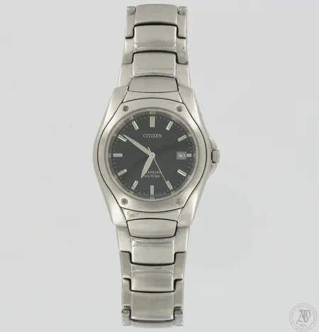 Teräsrannekello Citizen Marinaut Sapphire, 630891, W.R 10bar, quartz, rannekkeessa käyttökulumaa, taulun Ø38mm, rannekkeen pituus 210mm.